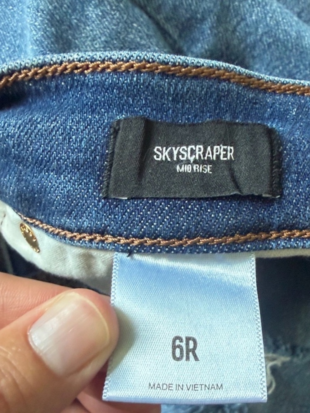 EXPRESS Skyscraper Mid Rise Medium Wash Distressed Jeans Size 6R - Picture 2 of 7